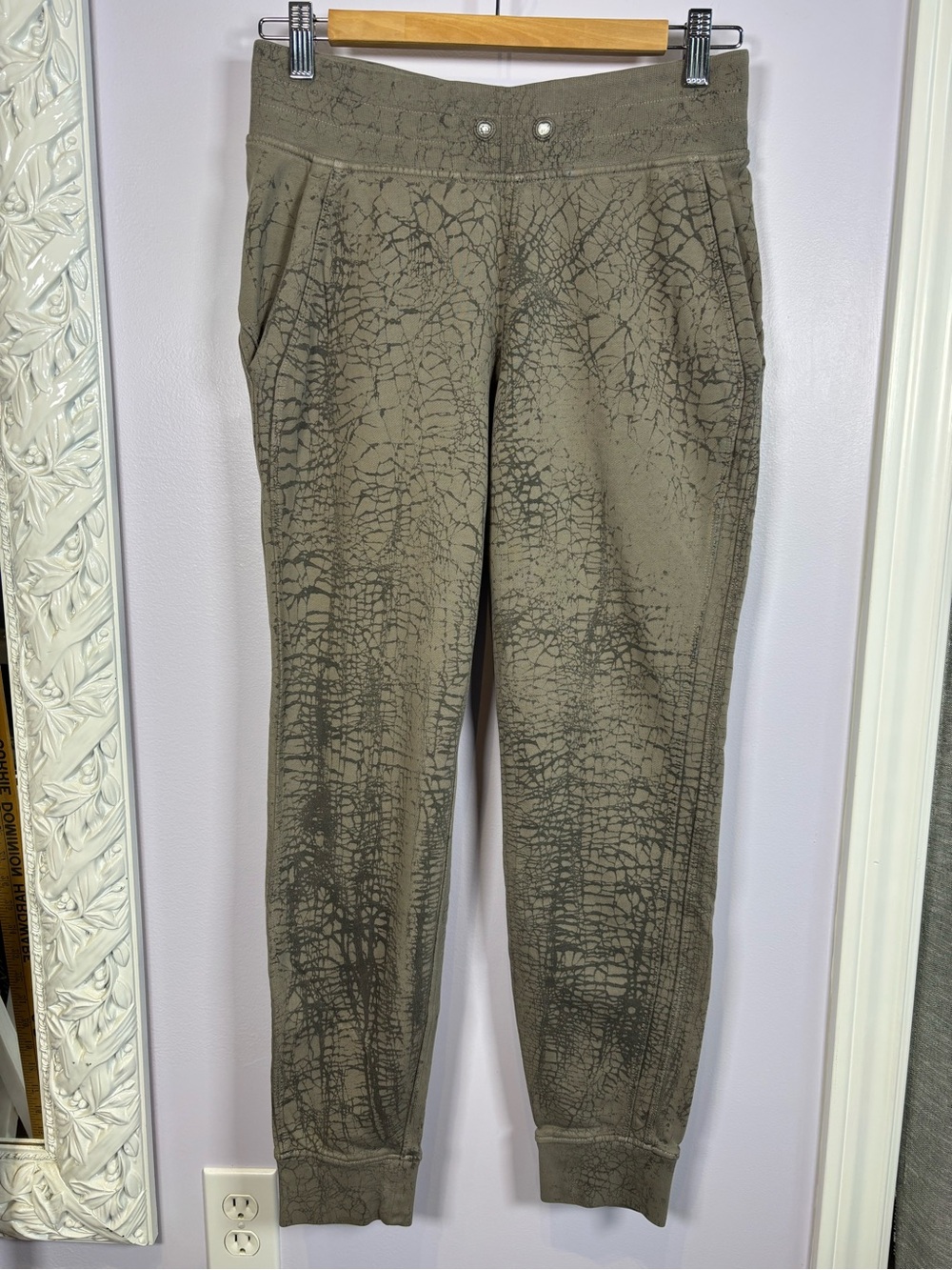 lululemon athletica Warm Down 7/8 Length Thread Dye Rover Joggers Size 6